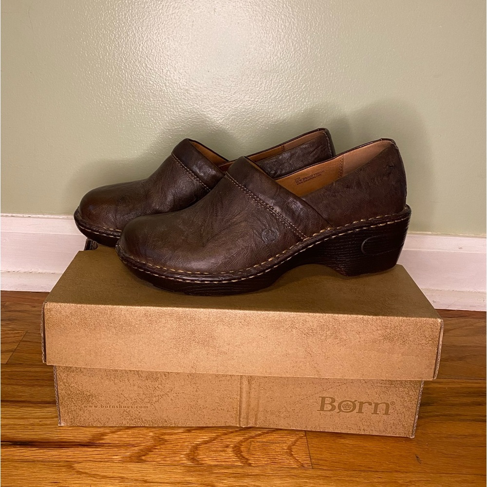 New in box Born Toby Clog Dark Brown Shoes